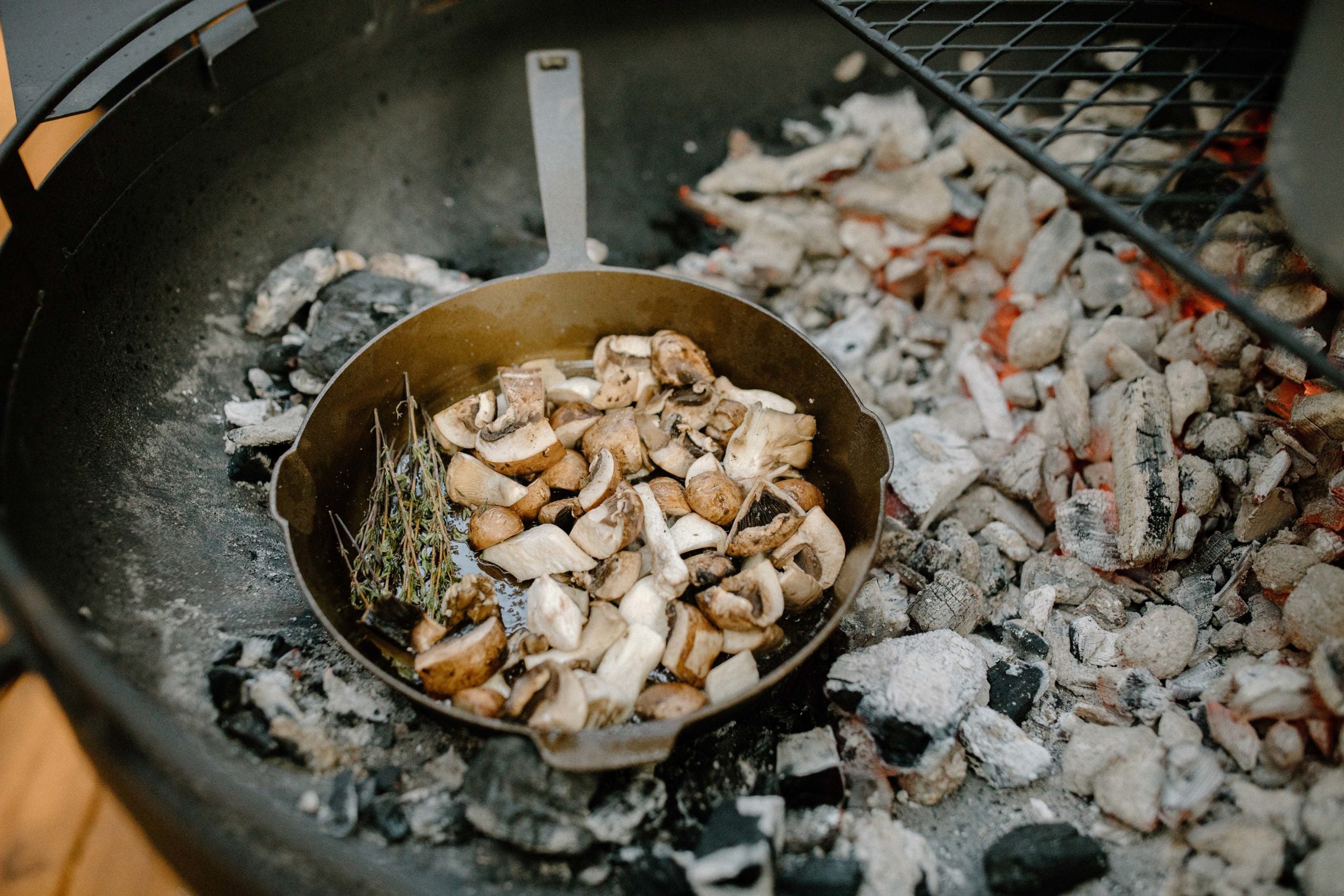 CKW-317_AIOCastIronSkillet-10_LS_03