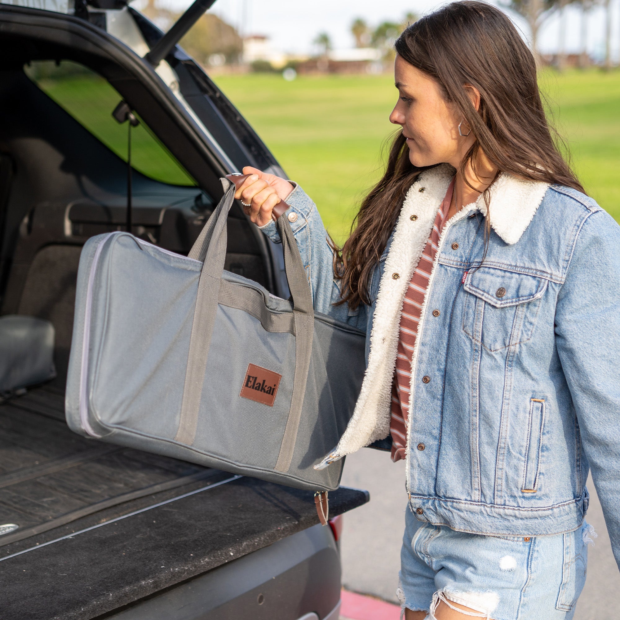 Women Holding Elakai Horeshoes Game Carrying Bag